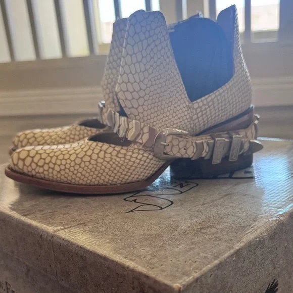 Freebird Blade Leather Ankle Boots white snake color - Picture 4 of 13